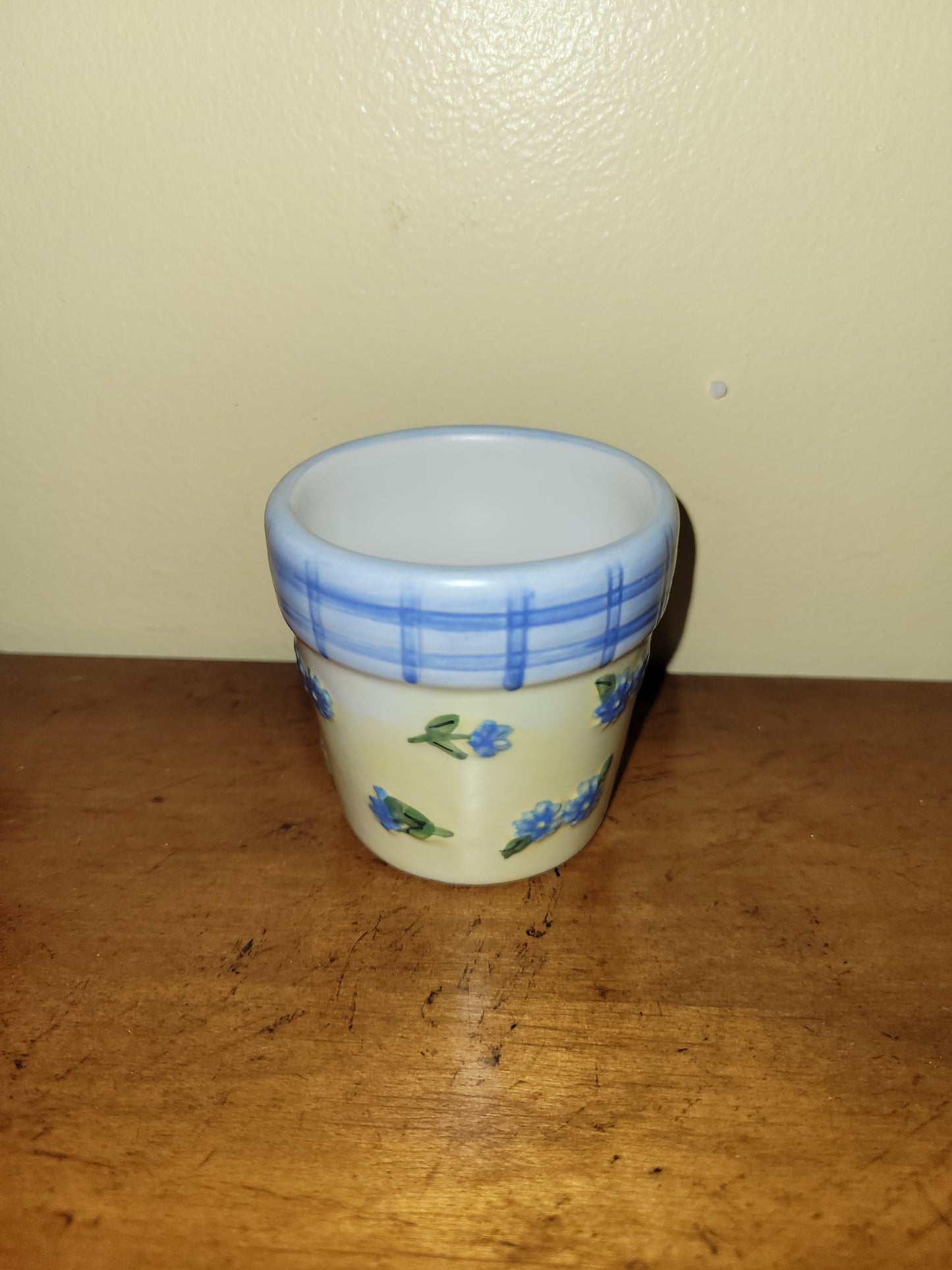 Yellow blue pot